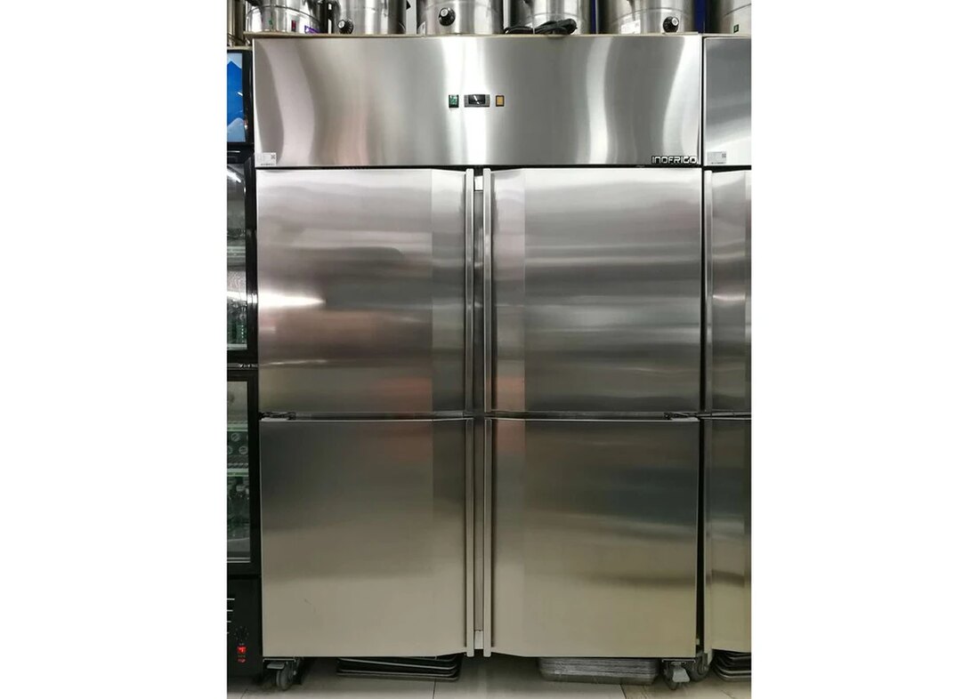 Upright freezer